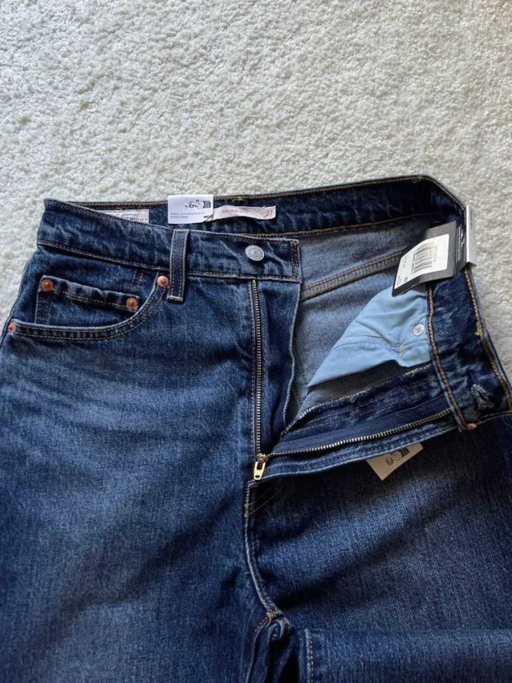 NWT Levi’s Premium Ribcage Bell High Rise Women’s Jeans Size 27/30 - Picture 4 of 13